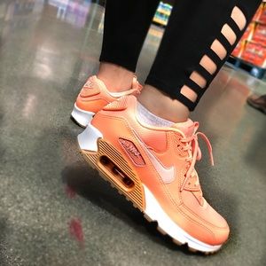 Meet your Posher, Lida